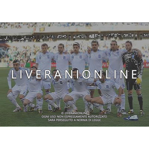(100617) -- BLOEMFONTEIN, June 17, 2010 -FORMAZIONE DELLA GRECIA- Greece\'s starting line-up pose for a photo prior to a 2010 World Cup Group B match between Greece and Nigeria at the Free State Stadium in Bloemfontein, South Africa, on June 17, 2010. Greece beat Nigeria 2-1. Xu Suhui) (zc) ©Photoshot/Agenzia Aldo Liverani Sas - ITALY ONLY - GRECIA - NIGERIA FIFA WORLD CUP CAMPIONATI MONDIALI SUD AFRICA 2010
