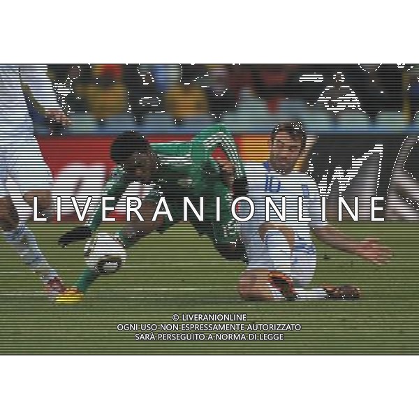 (100617) -- BLOEMFONTEIN, June 17, 2010 -- Greece\'s Giorgias Karagounis (R) vies with Nigeria\'s Ayodele Adeleye during a 2010 World Cup Group B match between Greece and Nigeria at the Free State Stadium in Bloemfontein, South Africa, on June 17, 2010. Greece beat Nigeria 2-1. Xu Suhui) (zc) ©Photoshot/Agenzia Aldo Liverani Sas - ITALY ONLY - GRECIA - NIGERIA FIFA WORLD CUP CAMPIONATI MONDIALI SUD AFRICA 2010