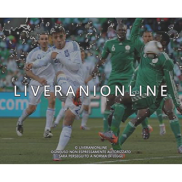 (100617) -- BLOEMFONTEIN, June 17, 2010 -- Greece\'s Kostas Katsouranis (L) shoots during a 2010 World Cup Group B match between Greece and Nigeria at the Free State Stadium in Bloemfontein, South Africa, on June 17, 2010. Greece beat Nigeria 2-1. Xu Suhui) (zc) ©Photoshot/Agenzia Aldo Liverani Sas - ITALY ONLY - GRECIA - NIGERIA FIFA WORLD CUP CAMPIONATI MONDIALI SUD AFRICA 2010