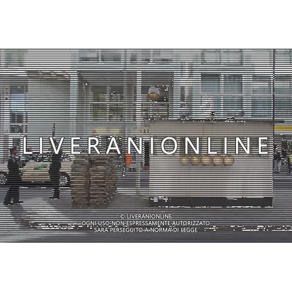 BERLINO 185/06/2010 NELLA FOTO IL MURO DI BERLINO CHECKPOINT CHARLIE FOT. PIOTR KUCZA/NEWSPIX.PL-AG ALDO LIVERANI ONLY ITALY