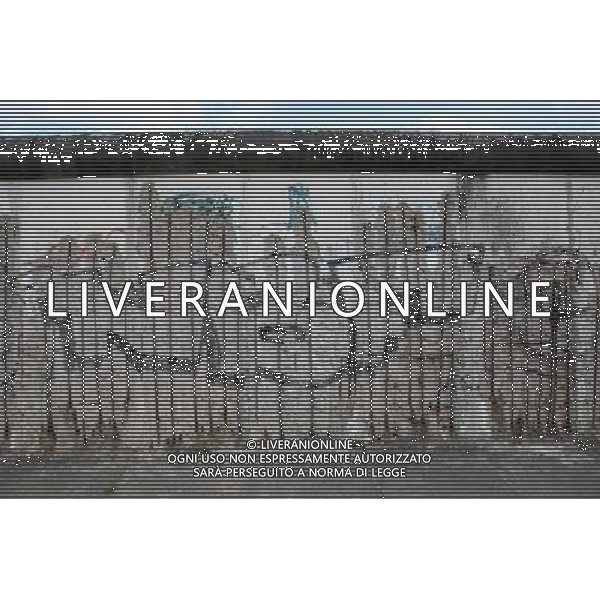 BERLINO 18/06/2010 NELLA FOTO IL MURO DI BERLINO CHECKPOINT CHARLIE FOT. PIOTR KUCZA/NEWSPIX.PL-AG ALDO LIVERANI ONLY ITALY