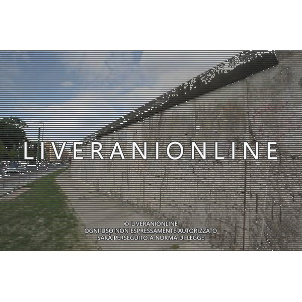 BERLINO 18/06/2010 NELLA FOTO IL MURO DI BERLINO CHECKPOINT CHARLIE FOT. PIOTR KUCZA/NEWSPIX.PL-AG ALDO LIVERANI ONLY ITALY