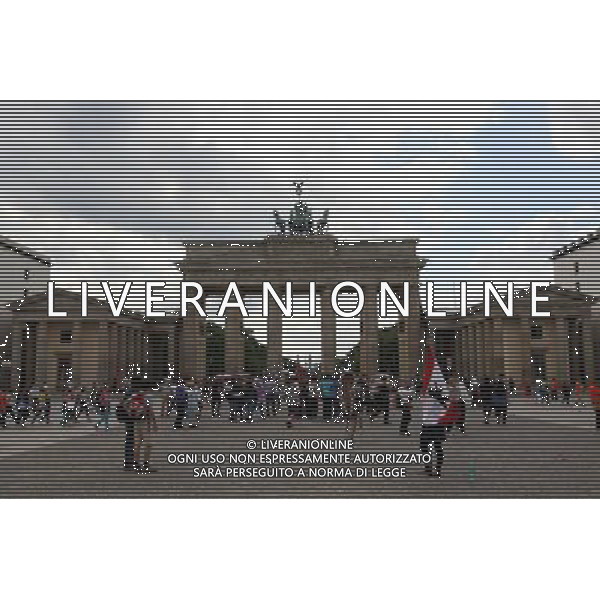 BERLINO 18/06/2010 NELLA FOTO LA PORTA DI BRANDEBURGO FOT. PIOTR KUCZA/NEWSPIX.PL-AG ALDO LIVERANI ONLY ITALY