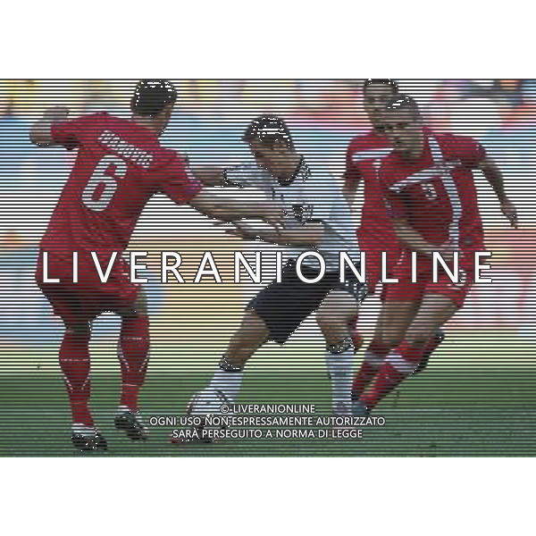 calcio 18.06.2010 fifa world cup 2010 germania serbia 2010 FIFA WORLD CUP SOUTH AFRICA, girone d Match 21, GER-SRB, Germany-Serbia, Deutschland-Serbien, nella foto KLOSE - IVANOVIC ph firo/ag aldo liverani sas only italy 