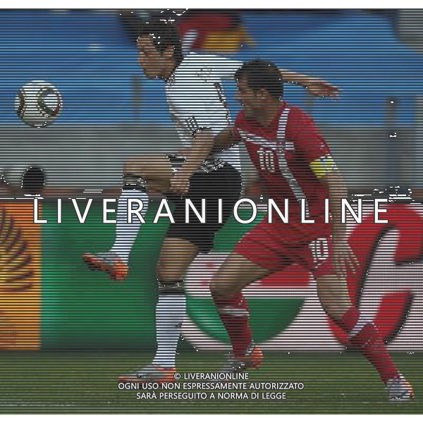 calcio 18.06.2010 fifa world cup 2010 germania serbia 2010 FIFA WORLD CUP SOUTH AFRICA, girone d Match 21, GER-SRB, Germany-Serbia, Deutschland-Serbien, nella foto OZIL - STANKOVIC ph firo/ag aldo liverani sas only italy 