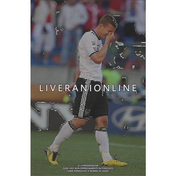 calcio 18.06.2010 fifa world cup 2010 germania serbia 2010 FIFA WORLD CUP SOUTH AFRICA, girone d Match 21, GER-SRB, Germany-Serbia, Deutschland-Serbien, nella foto la delusione di podolski dopo il rigore fallito ph FIRO/ag aldo liverani sas only italy 