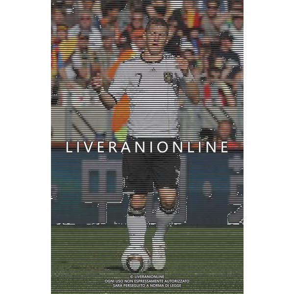 CALCIO SPORT 18.06.2010 WM 2010 Sudafrika 2010 FIFA WORLD CUP SOUTH AFRICA, Spiel 21, Match 21, germania serbia GER-SRB, Germany-Serbia, Deutschland-Serbien, 0:1 nella foto Bastian SCHWEINSTEIGER ph firo/ AG ALDO LIVERANI SAS ONLY ITALY