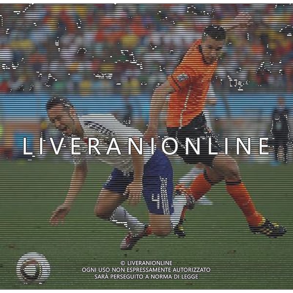 CALCIO SPORT 19.06.2010 coppa del mondo WM 2010 Sudafrica olanda giappone 2010 FIFA WORLD CUP SOUTH AFRICA, Match 25, NED-JPN, Netherlands-Japan, Niederlande, Holland-Japan, nella foto Marcus Tulio TANAKA, JPN - Robin VAN PERSIE, NED ph firo/ AG ALDO LIVERANI SAS ITALY ONLY