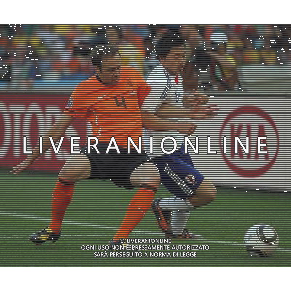 CALCIO SPORT 19.06.2010 coppa del mondo WM 2010 Sudafrica olanda giappone 2010 FIFA WORLD CUP SOUTH AFRICA, Match 25, NED-JPN, Netherlands-Japan, Niederlande, Holland-Japan, nella foto Joris MATHIJSEN, NED - Daisuke MATSUI, JPN ph firo/ AG ALDO LIVERANI SAS ITALY ONLY