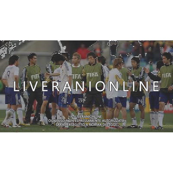 firo : CALCIO SPORT 19.06.2010 coppa del mondo WM 2010 Sudafrica olanda giappone 2010 FIFA WORLD CUP SOUTH AFRICA, Match 25, NED-JPN, Netherlands-Japan, Niederlande, Holland-Japan, nella foto la delusione dei giocatori del giappone a fine gara ph firo/ AG ALDO LIVERANI SAS ITALY ONLY