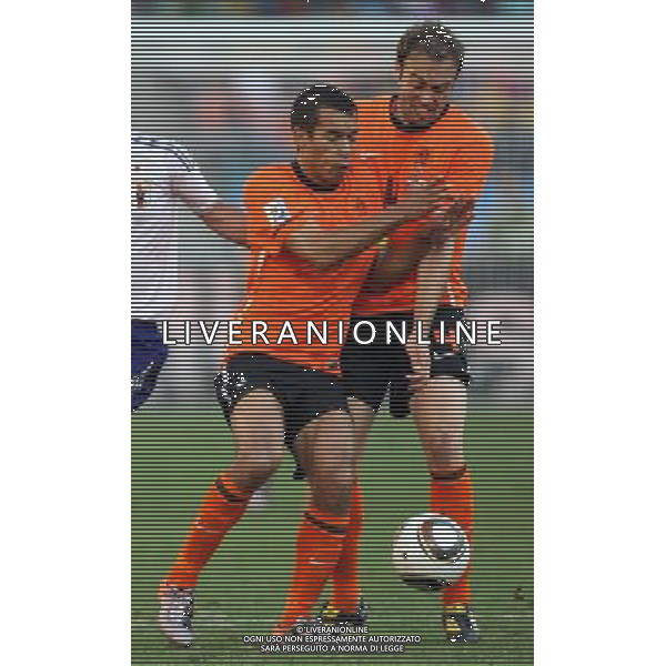 CALCIO SPORT 19.06.2010 coppa del mondo WM 2010 Sudafrica olanda giappone 2010 FIFA WORLD CUP SOUTH AFRICA, Match 25, NED-JPN, Netherlands-Japan, Niederlande, Holland-Japan, nella foto Giovanni VAN BRONCKHORST, NED gegen Joris MATHIJSEN, NED ph firo/ AG ALDO LIVERANI SAS ITALY ONLY