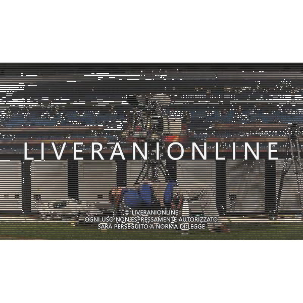 Fifa World Cup Sud Africa 2010 Match #26 Tshwane/Pretoria (Lotus Versfeld Stadium) - 19.06.2010 Camerun-Danimarca Nella Foto: un cameramen si riposa prima della partita ai piedi della telecamera /Ph.Vitez-Ag. Aldo Liverani