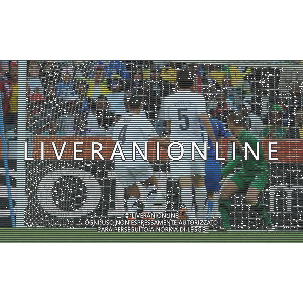 Fifa World Cup Sud Africa 2010 Match #28 Nelspruit (Mbombela Stadium) - 20.06.2010 Italia-Nuova Zelanda Nella Foto: riccardo montolivo colpisce il palo /Ph.Vitez-Ag. Aldo Liverani