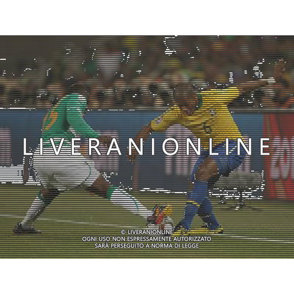 BRASILE - COSTA D\'AVORIO CAMPIONATI MONDIALI SUDAFRICA 2010 FIFA WORLD CUP SOUTH AFRICA,20/06/2010 Match 29, NELLA FOTO Aruna DINDANE E MICHEL BASTOS copyright by firo sportphoto/AGENZIA ALDO LIVERANI SAS ITALY ONLY - EDITORIAL USE ONLY 