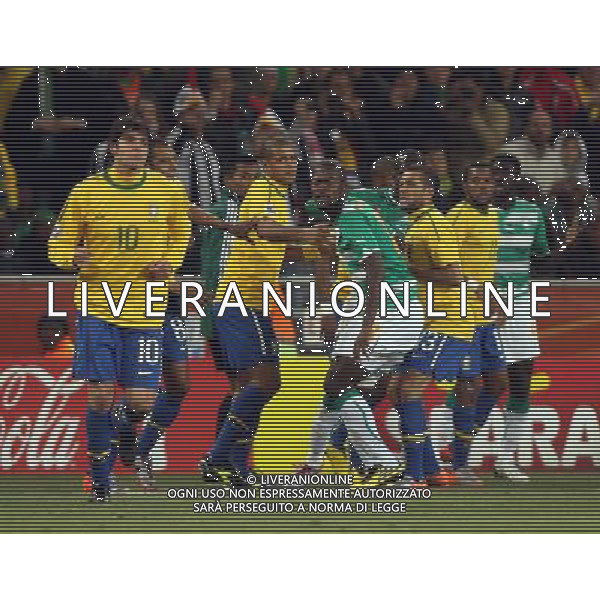 BRASILE - COSTA D\'AVORIO CAMPIONATI MONDIALI SUDAFRICA 2010 FIFA WORLD CUP SOUTH AFRICA,20/06/2010 Match 29, NELLA FOTO PROTESTE PER IL CARTELLINO ROSSO DELL\'ESPULSIONE DI RICARDO KAKA\' copyright by firo sportphoto/AGENZIA ALDO LIVERANI SAS ITALY ONLY - EDITORIAL USE ONLY 