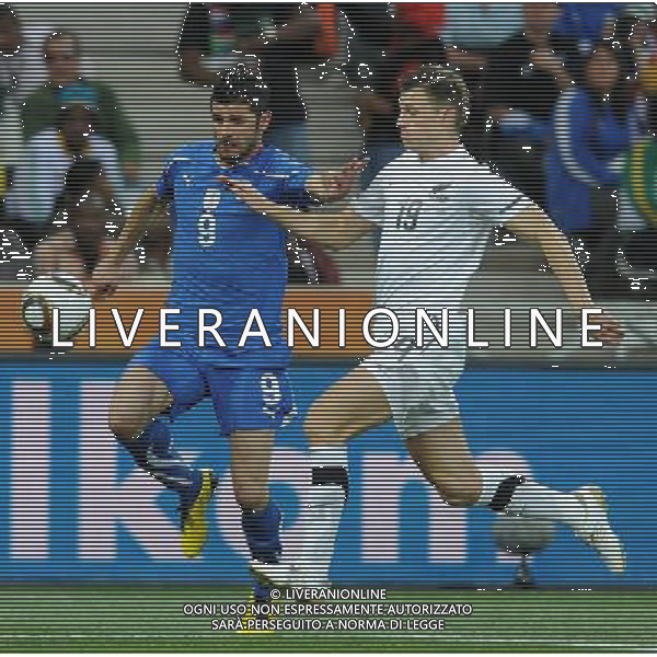 Fifa World Cup Sud Africa 2010 Match #28 Nelspruit (Mbombela Stadium) - 20.06.2010 Italia-Nuova Zelanda Nella Foto:Vincenzo IAQUINTA-Tommy SMITH /Ph.Vitez-Ag. Aldo Liverani