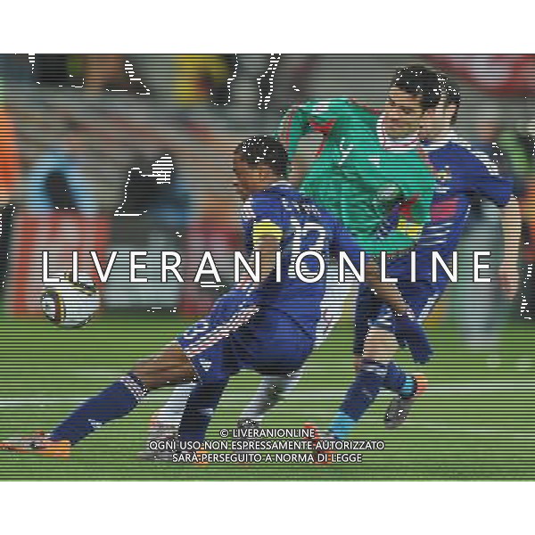 (100618) -- POLOKWANE, June 18, 2010 -- Mexico\'s Rafael Marquez (C) vies with France\'s Patrice Evra (L) during a 2010 World Cup Group A match at the Peter Mokaba stadium in Polokwan, South Africa, on June 17, 2010. Mexico won 2-0. Li Ga) (kh) ©Photoshot/Agenzia Aldo Liverani Sas - ITALY ONLY: FRANCIA - MESSICO FIFA WORLD CUP CAMPIONATI MONDIALI SUD AFRICA 2010