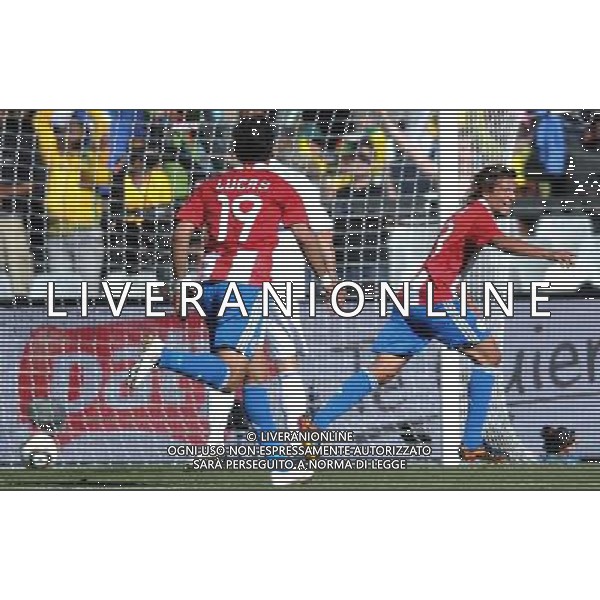 (100620) -- BLOEMFONTEIN, June 20, 2010 () -- Paraguay\'s Enrique Vera (R) celebrates his scoring during the 2010 World Cup Group F football match against Slovakia at Free State Stadium in Bloemfontein, South Africa, on June 20, 2010. (/Li Ga)(kh) ©Photoshot/Agenzia Aldo Liverani Sas - ITALY ONLY: PARAGUAY - SLOVACCHIA FIFA WORLD CUP CAMPIONATI MONDIALI SUD AFRICA 2010