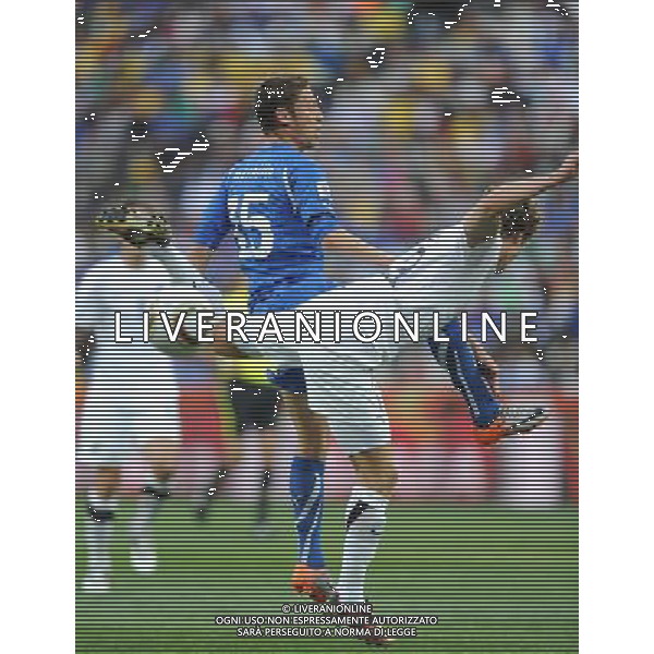 (100620) -- NELSPRUIT, June 20, 2010 () -- Italy\'s Claudio Marchisio (L) vies for the ball during the 2010 World Cup Group F football match against New Zealand at Mbombela stadium in Nelspruit, South Africa, on June 20, 2010. (/Guo Yong)(kh) ©Photoshoit/Agenzia Aldo Liverani Sas - ITALY ONLY: ITALIA - NUOVA ZELANDA FIFA WORLD CUP CAMPIONATI MONDIALI SUD AFRICA 2010