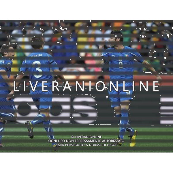 (100620) -- NELSPRUIT, June 20, 2010 () -- Italy\'s Vincenzo Iaquinta (R) celebrates his penalty score during the 2010 World Cup Group F football match against New Zealand at Mbombela stadium in Nelspruit, South Africa, on June 20, 2010. (/Guo Yong)(kh) ©Photoshoit/Agenzia Aldo Liverani Sas - ITALY ONLY: ITALIA - NUOVA ZELANDA FIFA WORLD CUP CAMPIONATI MONDIALI SUD AFRICA 2010