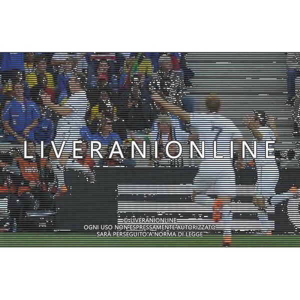 (100620) -- NELSPRUIT, June 20, 2010 () -- New Zealand\'s Shane Smeltz (L) celebrates his goal during the 2010 World Cup Group F football match at at Mbombela stadium in Nelspruit, South Africa, on June 20, 2010. (/Guo Yong)(kh) ©Photoshoit/Agenzia Aldo Liverani Sas - ITALY ONLY: ITALIA - NUOVA ZELANDA FIFA WORLD CUP CAMPIONATI MONDIALI SUD AFRICA 2010