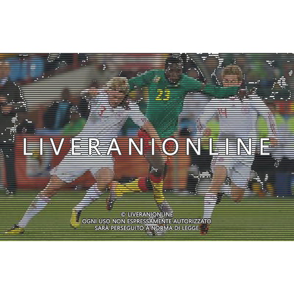 (100620) -- TSHWANE, June 20, 2010 () --Vincent Aboubakar of Cameroon(C) vies with Simon Kjaer of Denmark during their 2010 World Cup Group E soccer match at Loftus Verfeld stadium in Tshwane, South Africa, on June 19, 2010. Denmark won 2-1. (/Yang Lei)(fym) ©Photoshot/Agenzia Aldo Liverani Sas - ITALY ONLY - CAMERUN - DANIMARCA FIFA WORLD CUP CAMPIONATI MONDIALI SUD AFRICA 2010