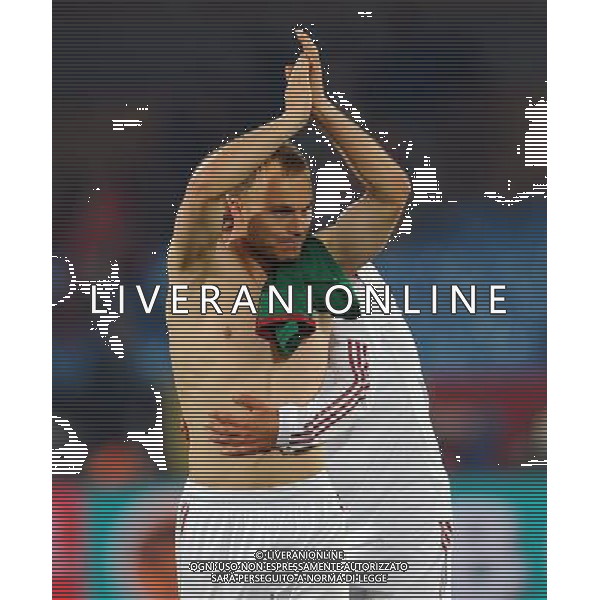 (100620) -- TSHWANE, June 20, 2010 () -- Denmark\'s Lars Jacobsen applauds after the 2010 World Cup Group E soccer match against Cameroon at Loftus Versfeld stadium in Tshwane, South Africa, June 19, 2010. Denmark won the match 2-1. (/Wang Yuguo) (ly) ©Photoshot/Agenzia Aldo Liverani Sas - ITALY ONLY - CAMERUN - DANIMARCA FIFA WORLD CUP CAMPIONATI MONDIALI SUD AFRICA 2010