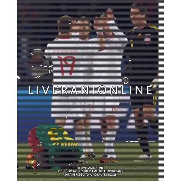(100620) -- TSHWANE, June 20, 2010 () -- Cameroon\'s Vincent Aboubakar (L) kneels down after the 2010 World Cup Group E soccer match against Denmark at Loftus Versfeld stadium in Tshwane, South Africa, June 19, 2010. Denmark won the match 2-1. (/Wang Yuguo) (ly) ©Photoshot/Agenzia Aldo Liverani Sas - ITALY ONLY - CAMERUN - DANIMARCA FIFA WORLD CUP CAMPIONATI MONDIALI SUD AFRICA 2010