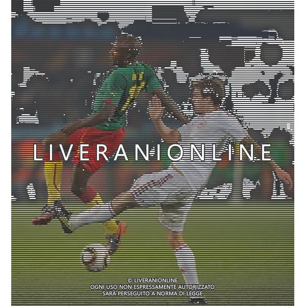 (100620) -- TSHWANE, June 20, 2010 () --Daniel Agger of Denmark (R) vies with Cameroon\'s Pierre Webo during the 2010 World Cup Group E soccer match at Loftus Verfeld stadium in Tshwane, South Africa, on June 19, 2010. Denmark won the match 2-1.(/Yang Lei)(dl) ©Photoshot/Agenzia Aldo Liverani Sas - ITALY ONLY - CAMERUN - DANIMARCA FIFA WORLD CUP CAMPIONATI MONDIALI SUD AFRICA 2010