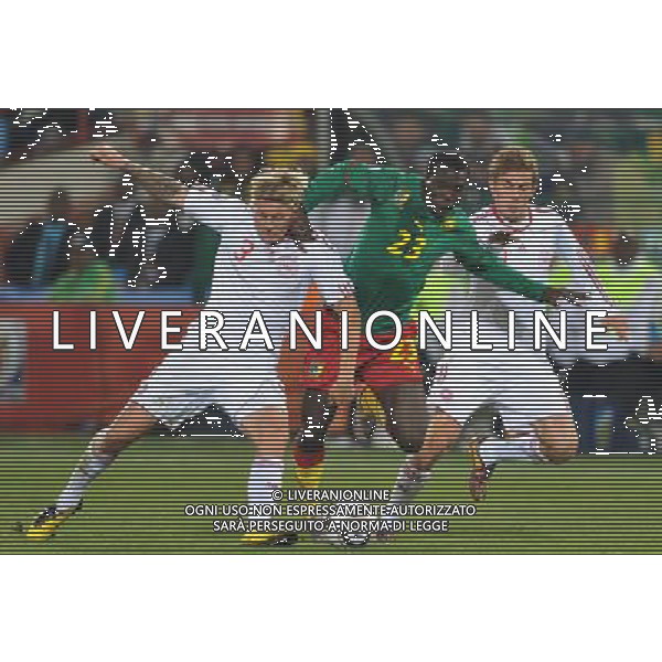(100620) -- TSHWANE, June 20, 2010 () --Cameroon\'s Vincent Aboubakar (C) breaks through the defence of Denmark\'s Simon Kjaer (L) during the 2010 World Cup Group E soccer match at Loftus Verfeld stadium in Tshwane, South Africa, on June 19, 2010. Denmark won 2-1. (/Yang Lei)(dl) ©Photoshot/Agenzia Aldo Liverani Sas - ITALY ONLY - CAMERUN - DANIMARCA FIFA WORLD CUP CAMPIONATI MONDIALI SUD AFRICA 2010