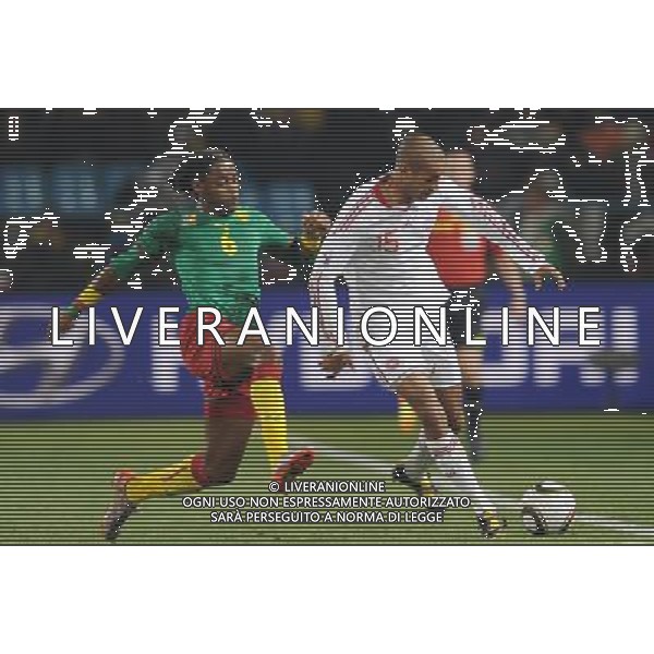 (100620) -- TSHWANE, June 20, 2010 () -- Cameroon\'s Rigobert Song (L) vies with Denmark\'s Simon Poulsen during their 2010 World Cup Group E soccer match at Loftus Versfeld stadium in Tshwane, South Africa, June 19, 2010. (/Wang Yuguo) (ly) ©Photoshot/Agenzia Aldo Liverani Sas - ITALY ONLY - CAMERUN - DANIMARCA FIFA WORLD CUP CAMPIONATI MONDIALI SUD AFRICA 2010
