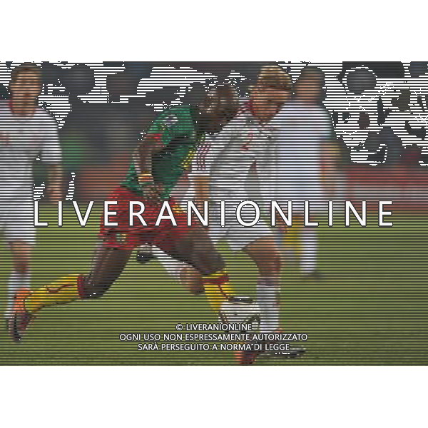 (100620) -- TSHWANE, June 20, 2010 () --Achille Emana of Cameroon(L front) breaks through during the 2010 World Cup Group E soccer match against Denmark at Loftus Verfeld stadium in Tshwane, South Africa, on June 19, 2010. Denmark won 2-1. (/Yang Lei)(dl) ©Photoshot/Agenzia Aldo Liverani Sas - ITALY ONLY - CAMERUN - DANIMARCA FIFA WORLD CUP CAMPIONATI MONDIALI SUD AFRICA 2010