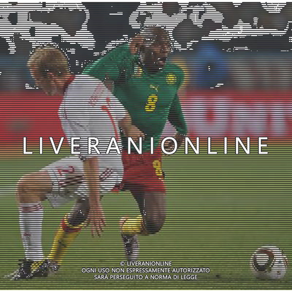 (100620) -- TSHWANE, June 20, 2010 () --Sorele Ndjitap Fotso Geremi of Cameroon(R) vies with Thomas Kahlenberg of Denmark during their 2010 World Cup Group E soccer match at Loftus Verfeld stadium in Tshwane, South Africa, on June 19, 2010. (/Yang Lei)(fym) ©Photoshot/Agenzia Aldo Liverani Sas - ITALY ONLY - CAMERUN - DANIMARCA FIFA WORLD CUP CAMPIONATI MONDIALI SUD AFRICA 2010