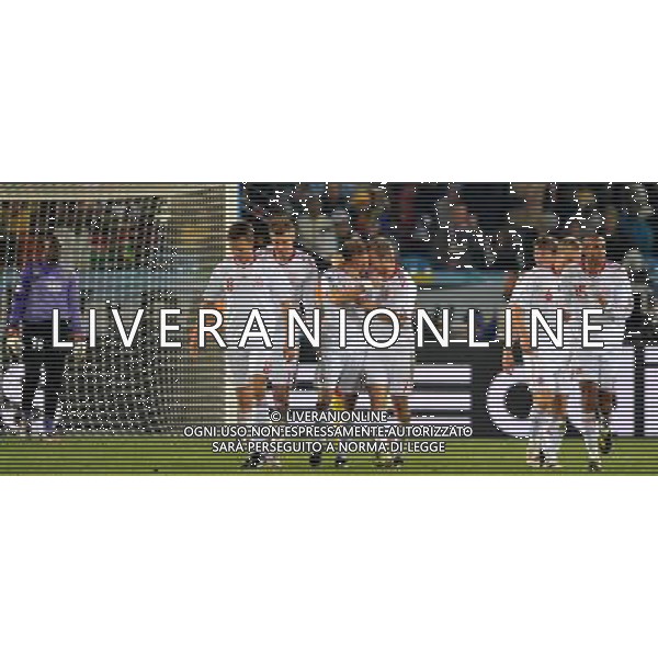 (100620) -- TSHWANE, June 20, 2010 () -- Denmark\'s Dennis Rommedahl(5th R) celebrates with teammates Daniel Jensen (4th R) after scoring a goal during the 2010 World Cup Group E soccer match against Cameroon at Loftus Verfeld stadium in Tshwane, South Africa, on June 19, 2010. (/Yang Lei)(fym) ©Photoshot/Agenzia Aldo Liverani Sas - ITALY ONLY - CAMERUN - DANIMARCA FIFA WORLD CUP CAMPIONATI MONDIALI SUD AFRICA 2010