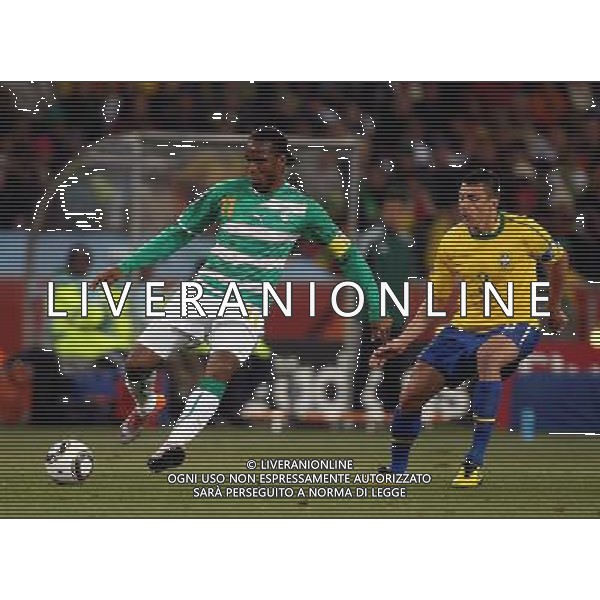 CALCIO SPORT 20.06.2010 MONDIALI DI CALCIO 2010 WM 2010 Sudafrika 2010 FIFA WORLD CUP SOUTH AFRICA, BRASILE COSTA D\'AVORIO Match 29, BRA-CIV, Brazil-Cote dlvoire, Brasilien-ElfenbeinkŸste, 3:1 nella foto DIDIER DROGBA E LUCIO ©FIRO/ALDO LIVERANI ONLY ITALY