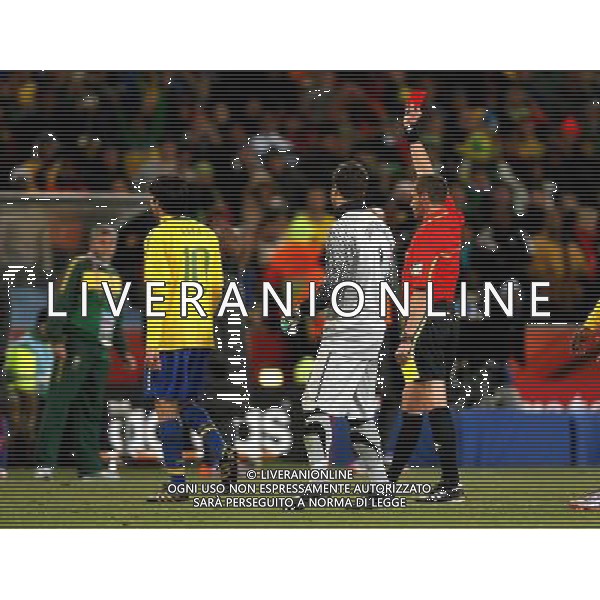 CALCIO SPORT 20.06.2010 MONDIALI DI CALCIO 2010 WM 2010 Sudafrika 2010 FIFA WORLD CUP SOUTH AFRICA, BRASILE COSTA D\'AVORIO Match 29, BRA-CIV, Brazil-Cote dlvoire, Brasilien-ElfenbeinkŸste, 3:1 nella foto L\'ESPULSIONE DI KAKA, BRA ©FIRO/ALDO LIVERANI ONLY ITALY