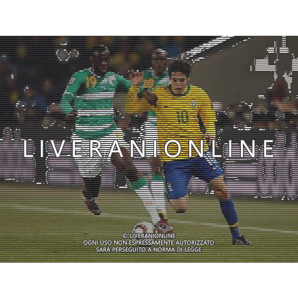 CALCIO SPORT 20.06.2010 MONDIALI DI CALCIO 2010 WM 2010 Sudafrika 2010 FIFA WORLD CUP SOUTH AFRICA, BRASILE COSTA D\'AVORIO Match 29, BRA-CIV, Brazil-Cote dlvoire, Brasilien-ElfenbeinkŸste, 3:1 nella foto Yaya TOURE, CIV KAKA ©FIRO/ALDO LIVERANI ONLY ITALY