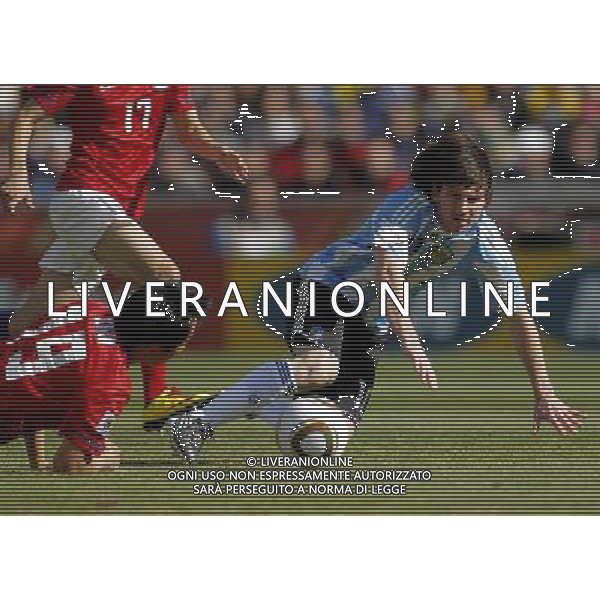 Argentina\'s Lionel Messi (R) takes on the South Korea defence during the World Cup group B soccer match between Argentina and South Korea at Soccer City in Johannesburg, South Africa, Thursday, June 17, 2010. Argentina defeated South Korea 4-1.(Photo By Wei Zheng/ColorChinaPhoto) - Ag. Aldo Liverani sas ITALY ONLY ITALY ONLY: ARGENTINA - COREA DEL SUD FIFA WORLD CUP CAMPIONATI MONDIALI SUD AFRICA 2010