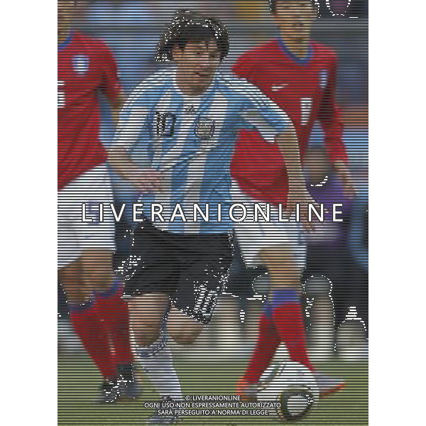 Argentina\'s Lionel Messi controls the ball during the World Cup group B soccer match between Argentina and South Korea at Soccer City in Johannesburg, South Africa, Thursday, June 17, 2010. Argentina defeated South Korea 4-1.(Photo By Wei Zheng/ColorChinaPhoto) - Ag. Aldo Liverani sas ITALY ONLY ITALY ONLY: ARGENTINA - COREA DEL SUD FIFA WORLD CUP CAMPIONATI MONDIALI SUD AFRICA 2010