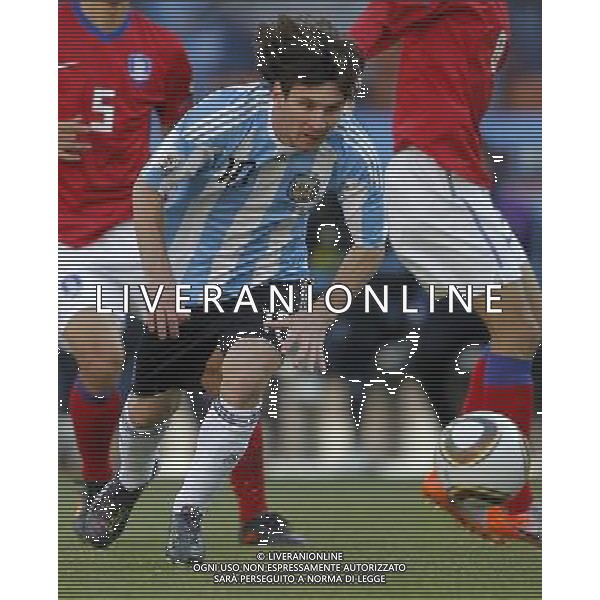 Argentina\'s Lionel Messi controls the ball during the World Cup group B soccer match between Argentina and South Korea at Soccer City in Johannesburg, South Africa, Thursday, June 17, 2010. Argentina defeated South Korea 4-1.(Photo By Wei Zheng/ColorChinaPhoto) - Ag. Aldo Liverani sas ITALY ONLY ITALY ONLY: ARGENTINA - COREA DEL SUD FIFA WORLD CUP CAMPIONATI MONDIALI SUD AFRICA 2010