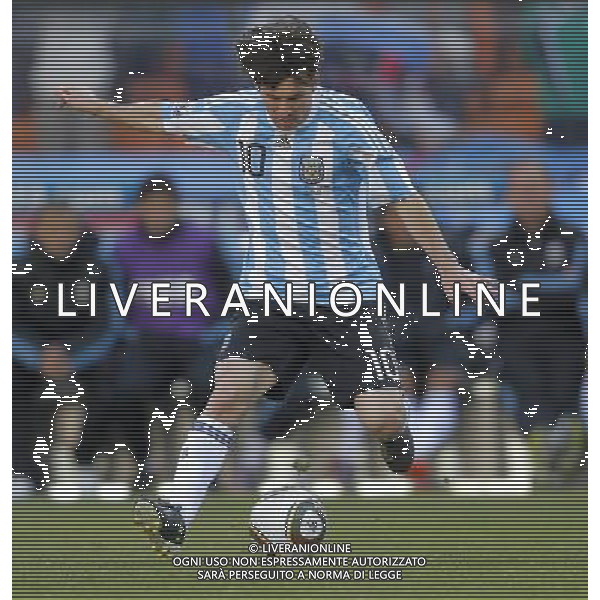 Argentina\'s Lionel Messi controls the ball during the World Cup group B soccer match between Argentina and South Korea at Soccer City in Johannesburg, South Africa, Thursday, June 17, 2010. Argentina defeated South Korea 4-1.(Photo By Wei Zheng/ColorChinaPhoto) - Ag. Aldo Liverani sas ITALY ONLY ITALY ONLY: ARGENTINA - COREA DEL SUD FIFA WORLD CUP CAMPIONATI MONDIALI SUD AFRICA 2010