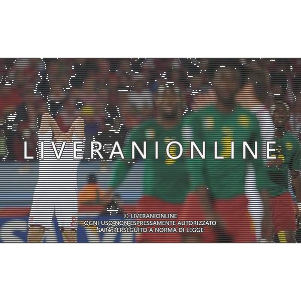 (100620) -- TSHWANE, June 20, 2010 () -- Denmark\'s Jesper Gronkjaer (1st L) reacts during the 2010 World Cup Group E soccer match against Cameroon at Loftus Versfeld stadium in Tshwane, South Africa, June 19, 2010. (/Wang Yuguo) (ly) ©Photoshot/Agenzia Aldo Liverani Sas - ITALY ONLY: CAMERUN - DANIMARCA FIFA WORLD CUP CAMPIONATI MONDIALI SUD AFRICA 2010