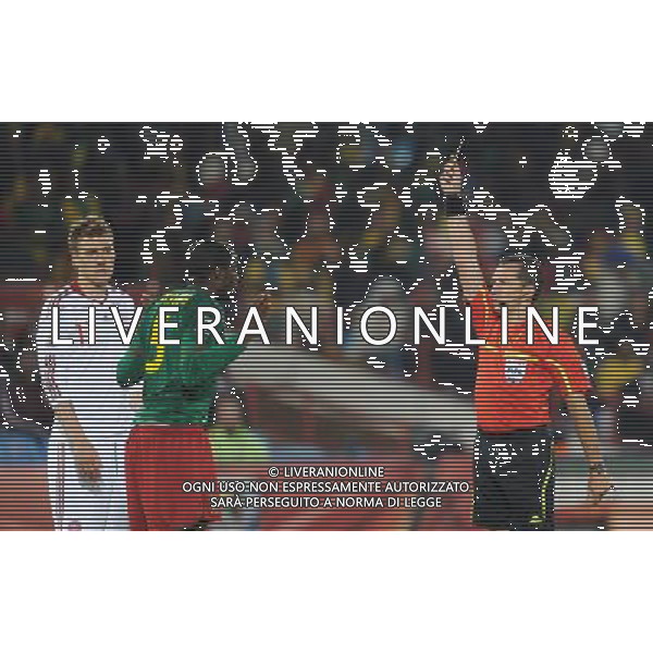 (100620) -- TSHWANE, June 20, 2010 () -- Cameroon\'s Sebastien Bassong (C) is shown a yellow card during the 2010 World Cup Group E soccer match against Denmark at Loftus Versfeld stadium in Tshwane, South Africa, June 19, 2010. (/Wang Yuguo) (ly) ©Photoshot/Agenzia Aldo Liverani Sas - ITALY ONLY: CAMERUN - DANIMARCA FIFA WORLD CUP CAMPIONATI MONDIALI SUD AFRICA 2010