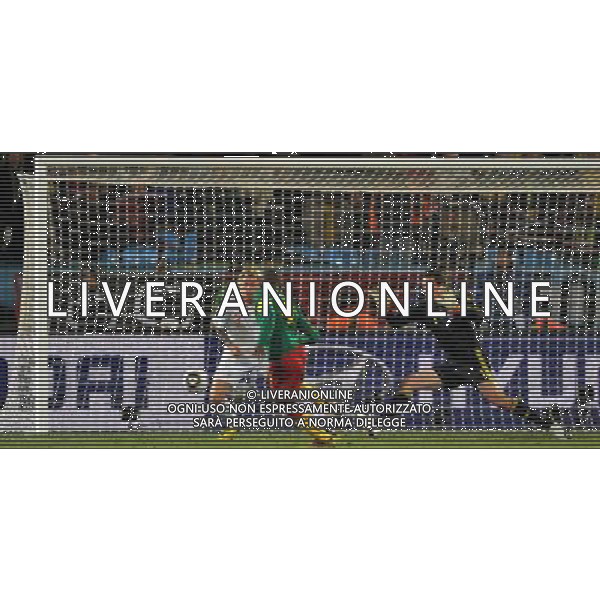 (100620) -- TSHWANE, June 20, 2010 () --Cameroon\'s Samuel Eto\'o (C) shoots during the 2010 World Cup Group E soccer match against Denmark at Loftus Verfeld stadium in Tshwane, South Africa, on June 19, 2010. (/Yang Lei)(dl) ©Photoshot/Agenzia Aldo Liverani Sas - ITALY ONLY: CAMERUN - DANIMARCA FIFA WORLD CUP CAMPIONATI MONDIALI SUD AFRICA 2010