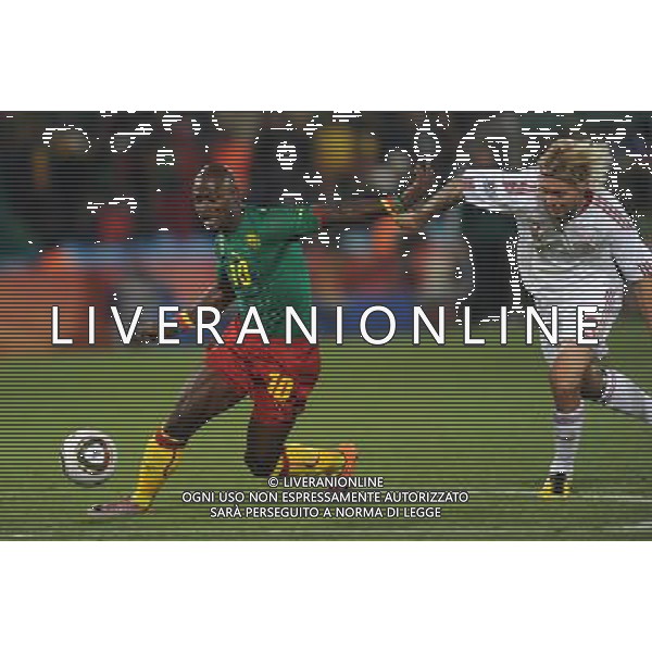 (100620) -- TSHWANE, June 20, 2010 () -- Cameroon\'s Achille Emana (L) vies with Denmark\'s Simon Kjaer during their 2010 World Cup Group E soccer match at Loftus Versfeld stadium in Tshwane, South Africa, June 19, 2010. (/Wang Yuguo) (ly) ©Photoshot/Agenzia Aldo Liverani Sas - ITALY ONLY: CAMERUN - DANIMARCA FIFA WORLD CUP CAMPIONATI MONDIALI SUD AFRICA 2010