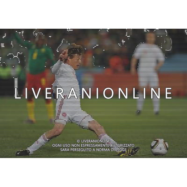 (100620) -- TSHWANE, June 20, 2010 () --Jon Dahl Tomasson of Denmark fights for the ball during the 2010 World Cup Group E soccer match against Cameroon at Loftus Verfeld stadium in Tshwane, South Africa, on June 19, 2010. (/Yang Lei)(fym) ©Photoshot/Agenzia Aldo Liverani Sas - ITALY ONLY: CAMERUN - DANIMARCA FIFA WORLD CUP CAMPIONATI MONDIALI SUD AFRICA 2010