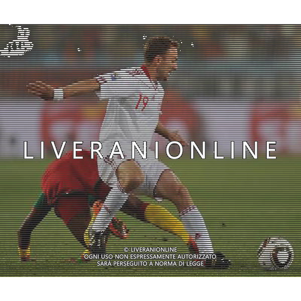(100620) -- TSHWANE, June 20, 2010 () --Dennis Rommedahl of Denmark vies with a player of Cameroon during their 2010 World Cup Group E soccer match at Loftus Verfeld stadium in Tshwane, South Africa, on June 19, 2010. (/Yang Lei)(dl) ©Photoshot/Agenzia Aldo Liverani Sas - ITALY ONLY: CAMERUN - DANIMARCA FIFA WORLD CUP CAMPIONATI MONDIALI SUD AFRICA 2010