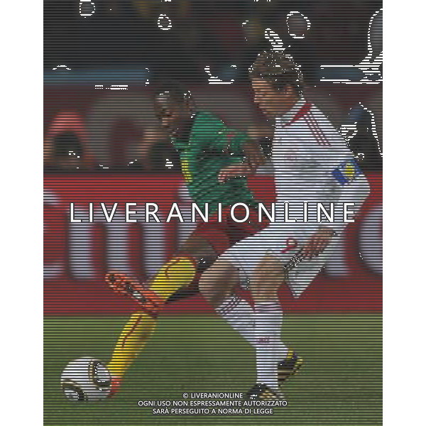 (100620) -- TSHWANE, June 20, 2010 () --Eyong Enoh of Cameroon(L) vies with Jon Dahl Tomasson of Denmark during their 2010 World Cup Group E soccer match at Loftus Verfeld stadium in Tshwane, South Africa, on June 19, 2010. (/Yang Lei)(fym) ©Photoshot/Agenzia Aldo Liverani Sas - ITALY ONLY: CAMERUN - DANIMARCA FIFA WORLD CUP CAMPIONATI MONDIALI SUD AFRICA 2010