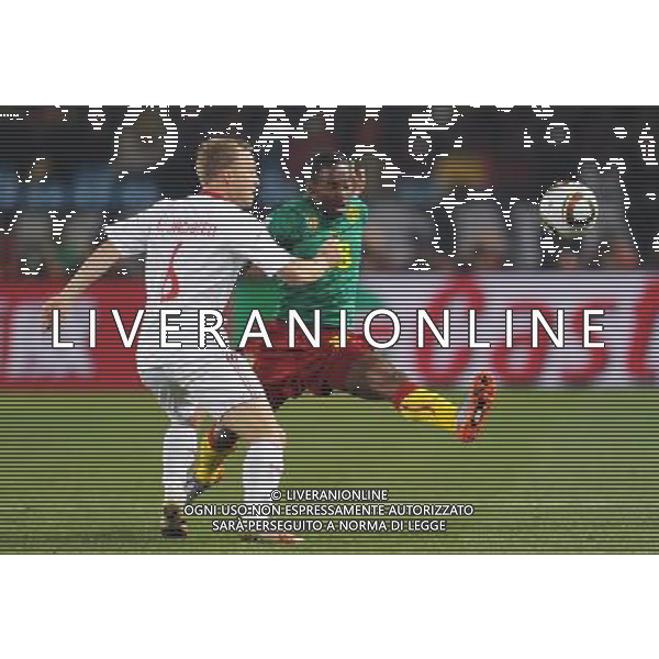 (100620) -- TSHWANE, June 20, 2010 () -- Cameroon\'s Eyong Enoh (R) vies with Denmark\'s Lars Jacobsen during their 2010 World Cup Group E soccer match at Loftus Versfeld stadium in Tshwane, South Africa, June 19, 2010. (/Wang Yuguo) (ly) ©Photoshot/Agenzia Aldo Liverani Sas - ITALY ONLY: CAMERUN - DANIMARCA FIFA WORLD CUP CAMPIONATI MONDIALI SUD AFRICA 2010