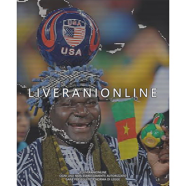 (100620) -- TSHWANE, June 20, 2010 () -- A fan cheers for Cameroon prior to the 2010 World Cup Group E soccer match between Cameroon and Denmark at Loftus Verfeld stadium in Tshwane, South Africa, on June 19, 2010. (/Yang Lei)(dl) ©Photoshot/Agenzia Aldo Liverani Sas - ITALY ONLY: CAMERUN - DANIMARCA FIFA WORLD CUP CAMPIONATI MONDIALI SUD AFRICA 2010